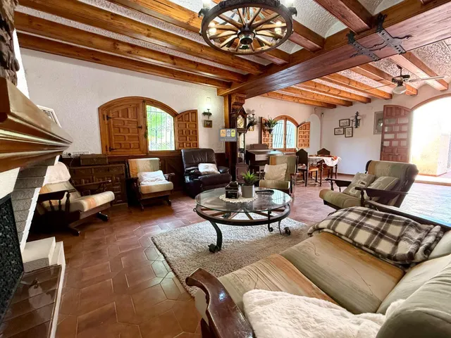 FINCA EXCLUSIVA CON GRAN POTENCIAL EN ELDA — 10