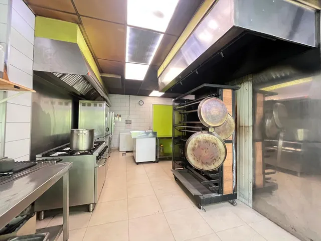 Traspaso de local Restaurante en calle Peatonal — 16