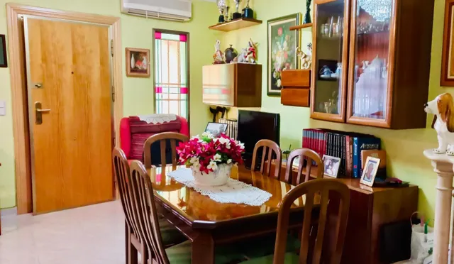 Bungalow con amplia terraza a pocos pasos de la playa y orientación Sur. — 14