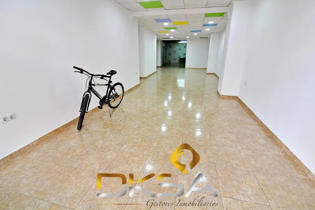Local comercial con posibilidad de cambio a vivienda en el G - foto 2