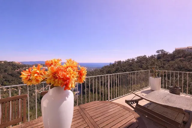 Espectacular villa con vistas panorámicas al mar en la exclusiva urbanización Mas Nou — 28