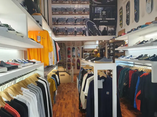 SE VENDE LOCAL COMERCIAL EN EL CENTRO — 3