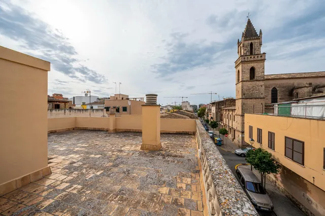 Casa de estilo mallorquín con patio, amplio garaje y terraza solárium — 30