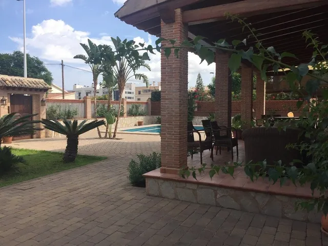 ¡ CHALET INDEPENDIENTE EN PLENO ELCHE ! — 2