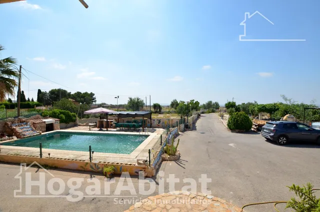 Gran chalet urbano con barbacoa, piscina y garaje — 2