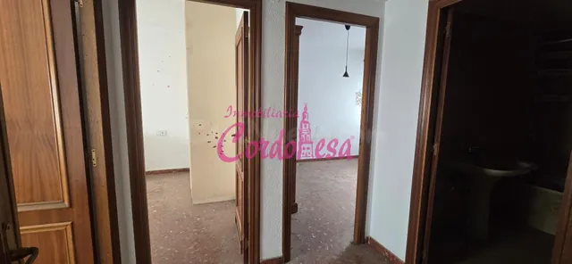 Amplio y Conservado Piso en Avenida Barcelona - Oportunidad  - foto 3