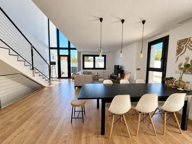 Preciosa casa de esquina con 3 dormitorios, amplia parcela privada y vistas panorámicas en Albir — 11