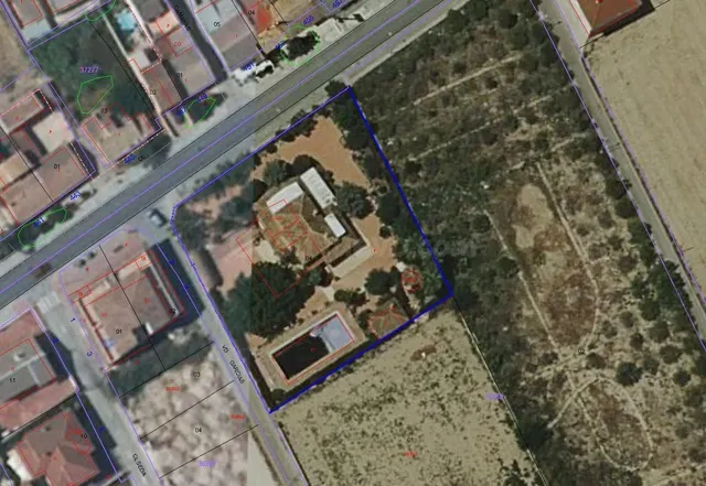 VILLA CON 2 VIVIENDAS EN PARCELA PRIVADA DE 2.500 M2 CERCA D - foto 4