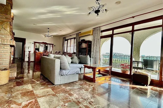 Villa con casa independiente, de huéspedes y huerta de aguac - foto 4
