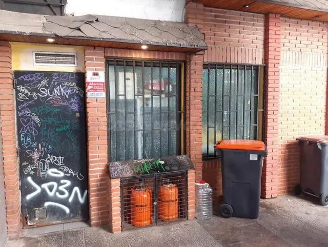 SE VENDE local comercial OKUPA en C General Peron de Madrid - foto 4