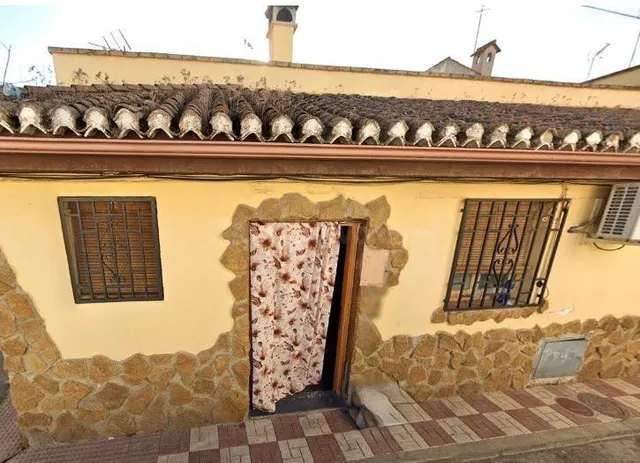 SE VENDE casa adosada OKUPA en C Costa Rica de Santa Fe - foto 2