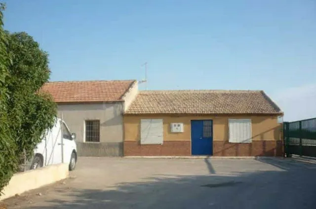 Venta de casa de campo con terreno en Baños y Mendigo.