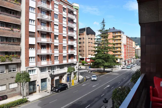 Piso Avenida Hermanos Menéndez Pidal — 8