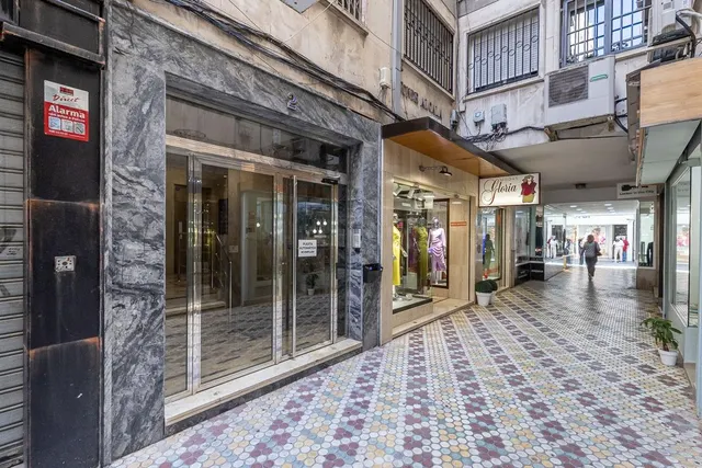 Magnífico piso con plaza de garaje junto a Catedral. — 27