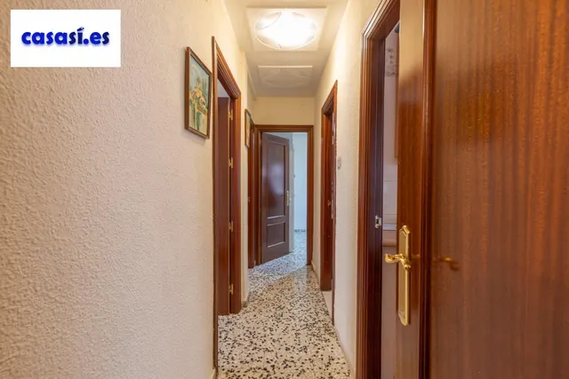 Piso de 3 dormitorios en calle milán, zaidín | muy luminoso y con gran potencial — 8