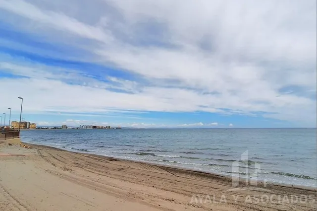 Apartamento en venta con terraza, piscina comunitaria y plaza de garaje, en la manga del mar menor, zona del estacio — 33