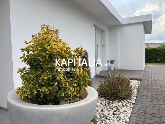 ESPECTACULAR CHALET DE DISEÑO EN URBANIZACIÓN CON PISCINA. — 17