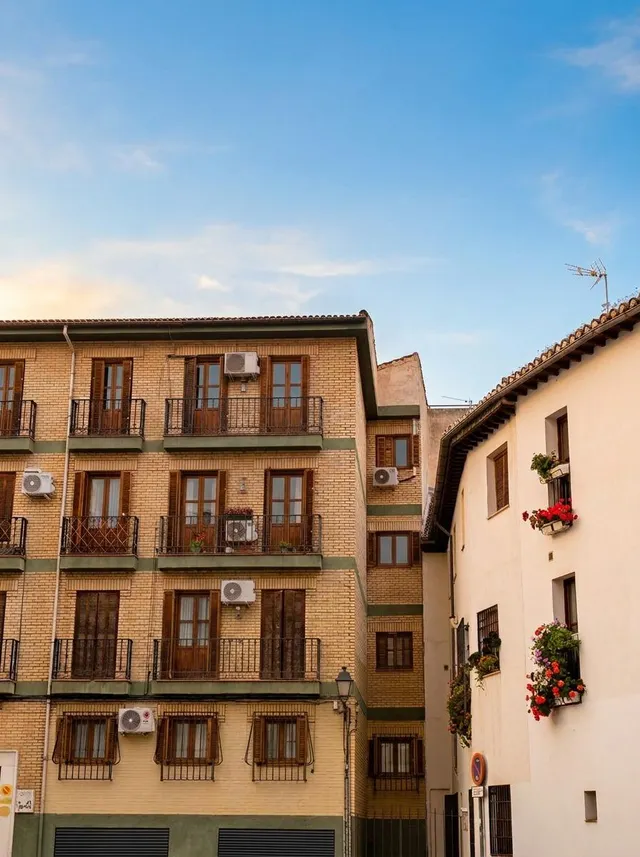 Oportunidad de Inversión y Vivienda en Granada Centro: Apartamento Luminoso junto a Gran Vía ref: DLR00284 — 24