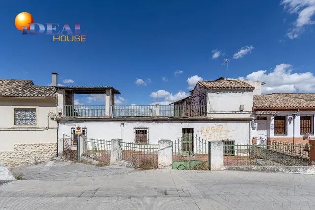CASA 640 M2 EN CARRETERA DE MURCIA, ALBAYCIN. — 2