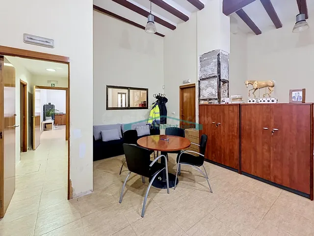 Amplio inmueble de 262 m2 con gran potencial residencial jun - foto 5