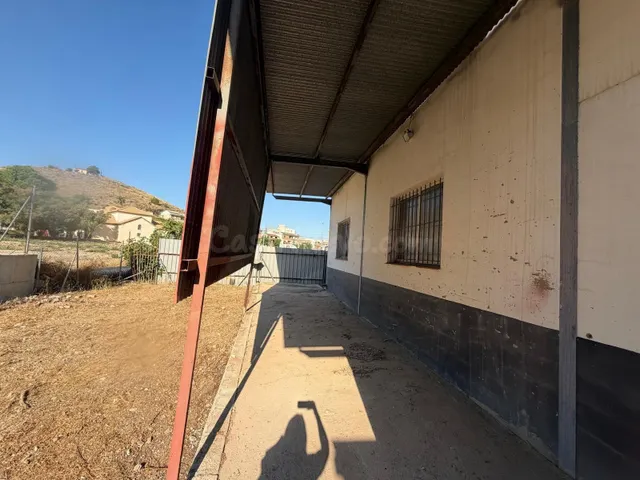 ¡Gran Oportunidad! Nave industrial con excelentes accesos y  - foto 3