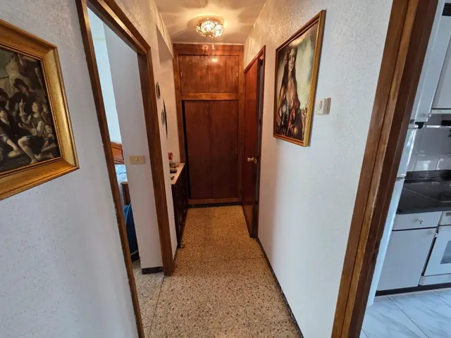 SE VENDE CASA, DOS PLANTAS, COCINA, SALÓN, 3 HAB., BAÑO. EN PLANTA BAJA LOCAL 95 M2. CALEFACCIÓN — 6