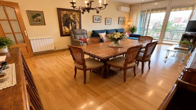 Amplio Piso en el Corazón de Cornellà de Llobregat por €394, - foto 3