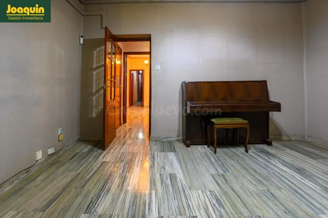Piso con terraza a un paso del Centro y del Casco Histórico  - foto 5