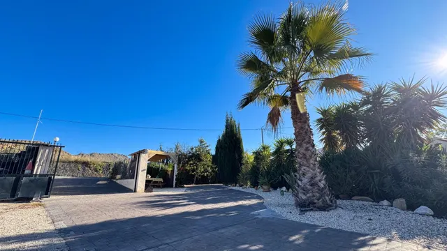 Exclusiva Casa Reformada con Piscina Privada y Parcela de 7.000 m2 en Blanca, Murcia — 34