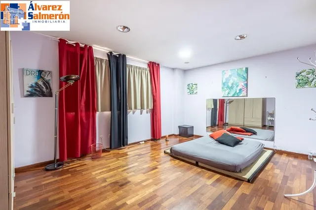 AMPLIA PLANTA BAJA JUNTO ARABIAL CON GARAJE — 12