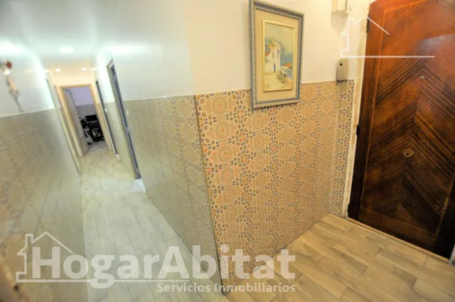 ¡EN PLENO CENTRO! AMPLIO, BONITO Y EXTERIOR CON DOS BALCONES Y ASCENSOR — 30