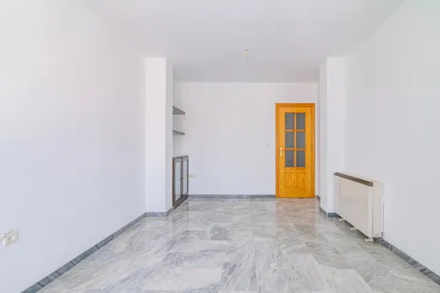 PISO DE 3 habitaciones Y COCHERA EN LA ZUBIA — 23