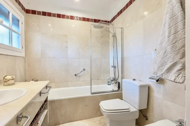 Pareado 3 habitaciones 238664m² en alquiler - Nueva Andalucia — 18