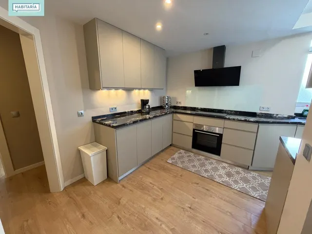 Alquiler vivienda de temporada, maximo 11 meses con vistas despejadas al mar, opcion parking — 11