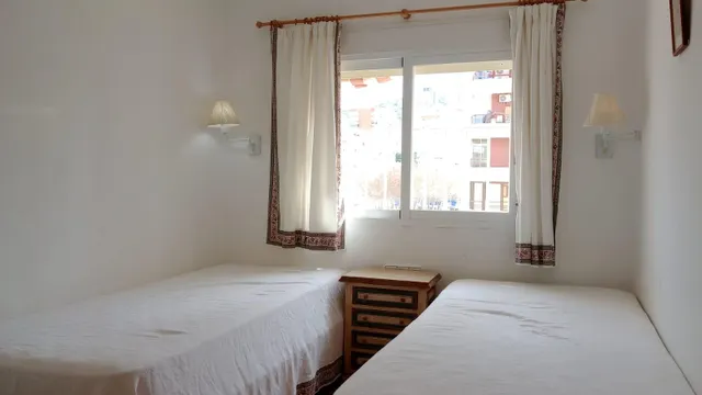 Amplio piso con vistas al mar y 4 dormitorios en 1 Línea playa Levante. — 21
