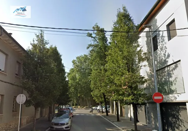 Venta 10 pisos + 31garajes en Manlleu (Barcelona) - foto 3