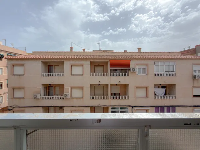 Amplio apartamento completamente reformado + Gran terraza y Piscina comunitaria (160 mts playa) — 12