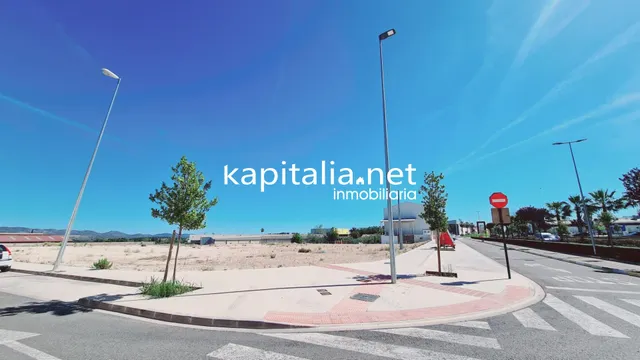 Solar industrial en primera linea de carretera a la venta en Ontinyent. — 4