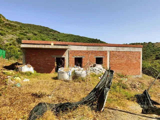VIVIENDA EN CONSTRUCCIÓN EN EL FARO — 7