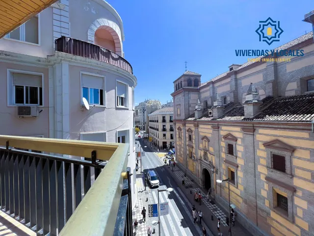 Alquiler. Oficina de lujo en pleno centro de Granada. Calle Recogidas junto Puerta Real — 2