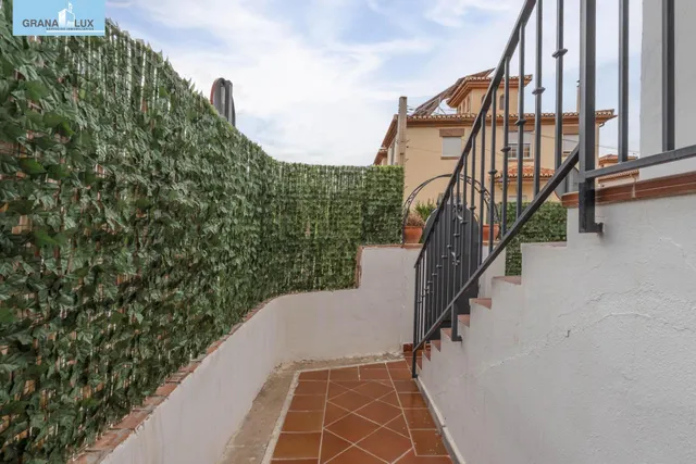 Encantadora Casa Reformada en Ogijares con Vistas y Espacios para Disfrutar — 44
