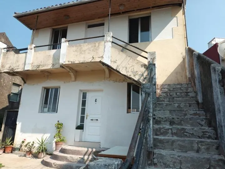 Casa Independiente Reformado de 4 habitaciones en Teis