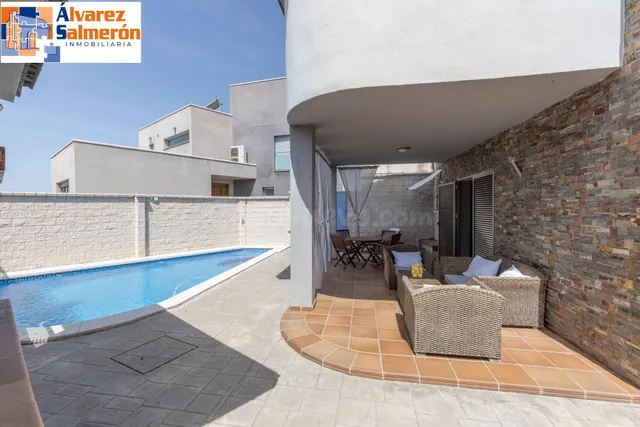 ¡ESPECTACULAR CHALET INDEPENDIENTE MODERNO CON PISCINA PRIVA - foto 3