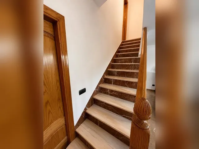 VENTA DE CASA ADOSADA EN ESTEPONA CON VISTAS AL MAR Y UBICACIÓN PRIVILEGIADA — 8