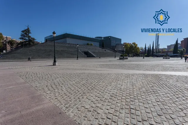 Local comercial en venta en calle agustina de aragón — 26