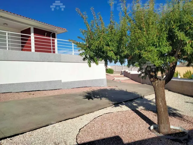 CHALET  INDEPENDIENTE EN URBANIZACION DE VILLAMAYOR — 18