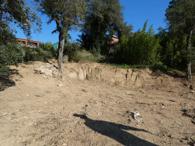 CALONGE, Urb. Mas Pere, parcela de 770 m2. con vistas a mont - foto 2
