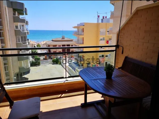 Piso renovado a pocos metros de la playa en la mejor área de Guardamar del Segura. — 31