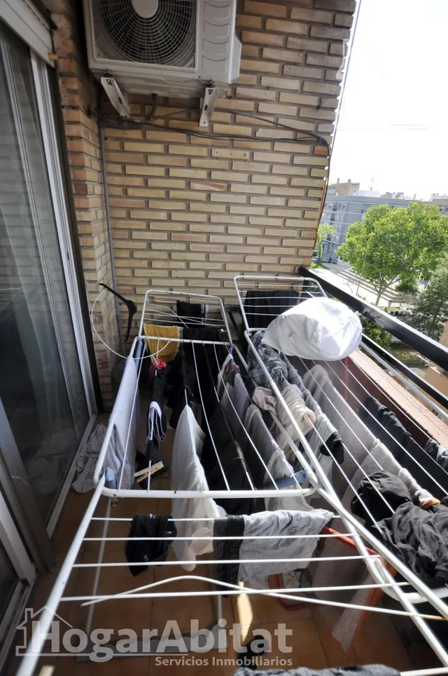 AMPLIO Y EXTERIOR CON BALCÓN Y TRASTERO, EN EL CENTRO — 13