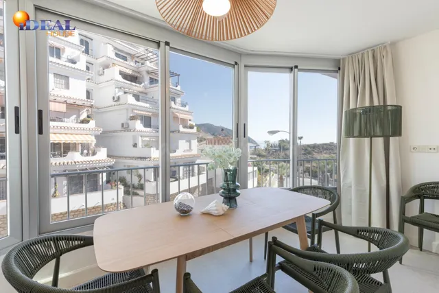 ¡exclusivo apartamento en primera linea de playa con reforma integral de alta gama! — 2